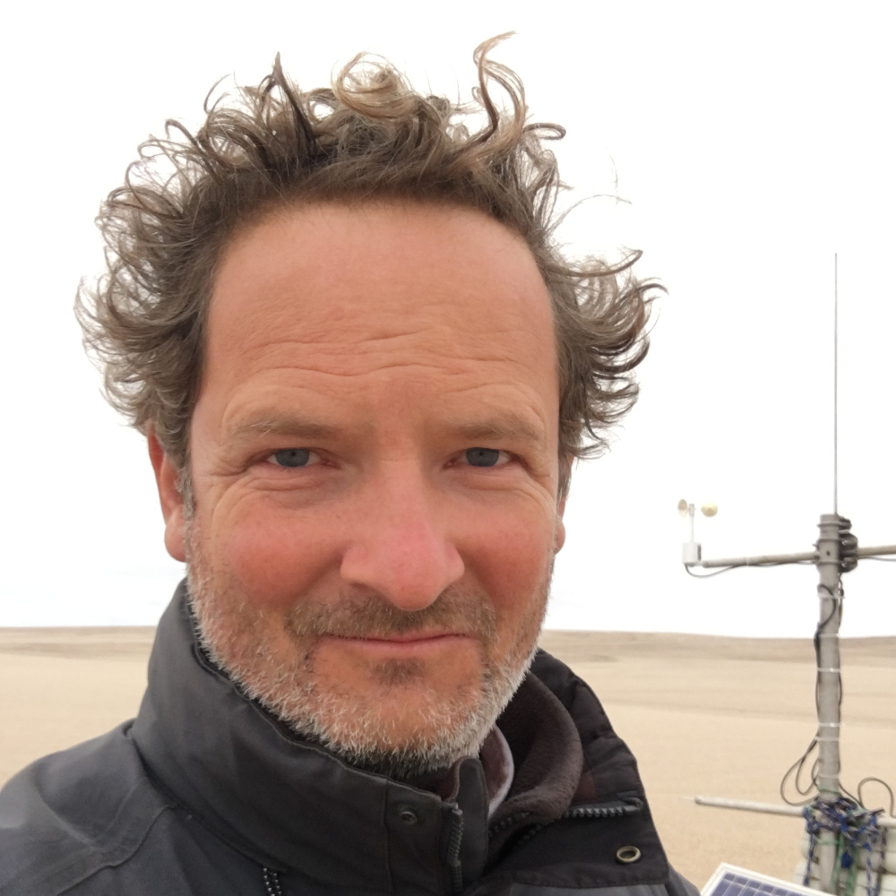 Photo of Professor Giles Wiggs