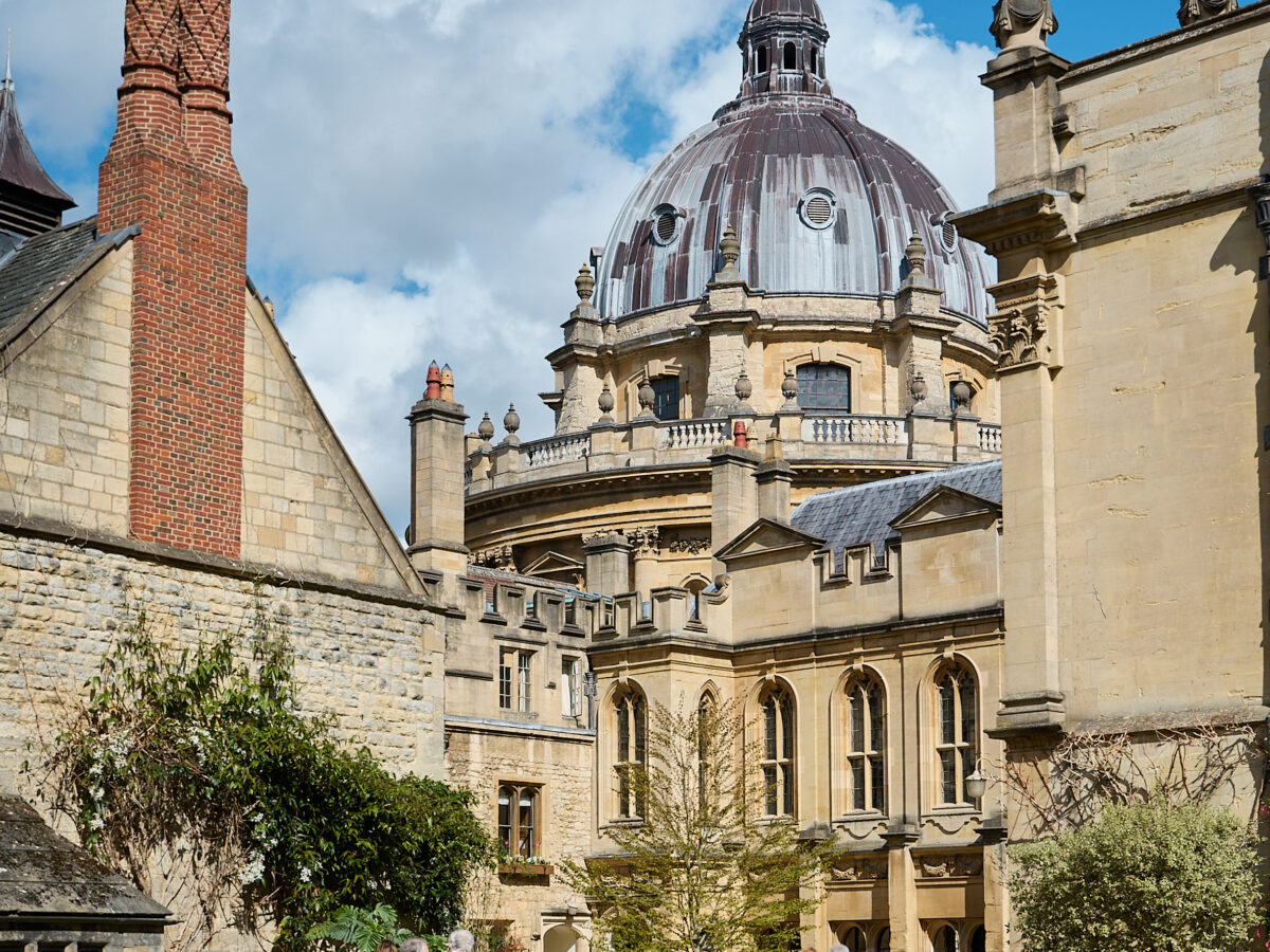 Jubilee Lunch guests walk across the quad at Brasenose College